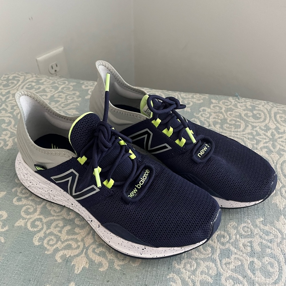 New Balance Roav Women’s Size 8 Navy